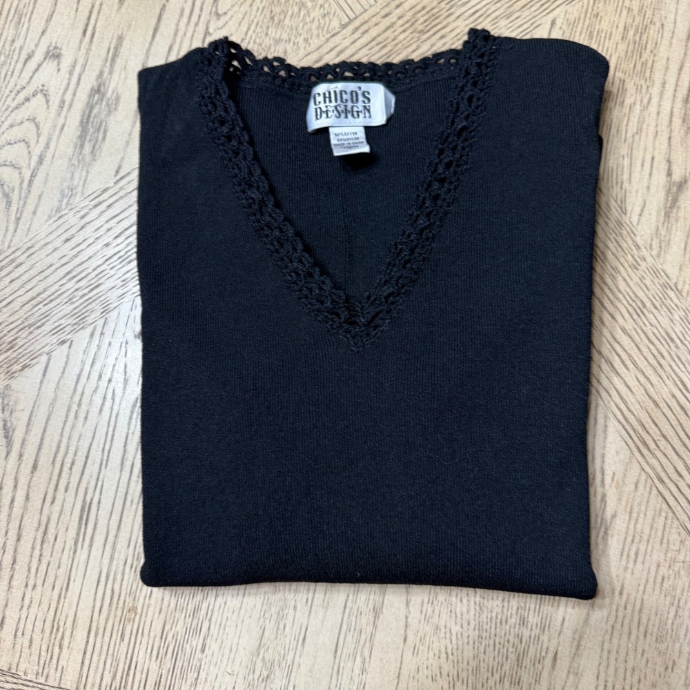 Chico's Design Women's Size 0 Small Black V Neck Crochet Trim Sweater‎ Top